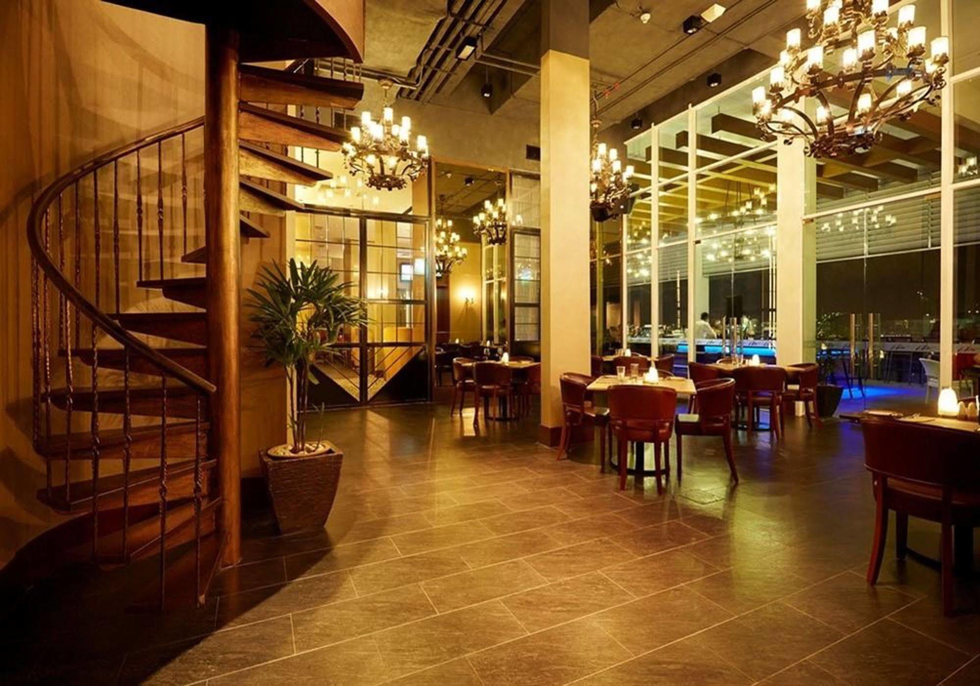 Hatten Hotel Melaka Экстерьер фото The interior of the restaurant