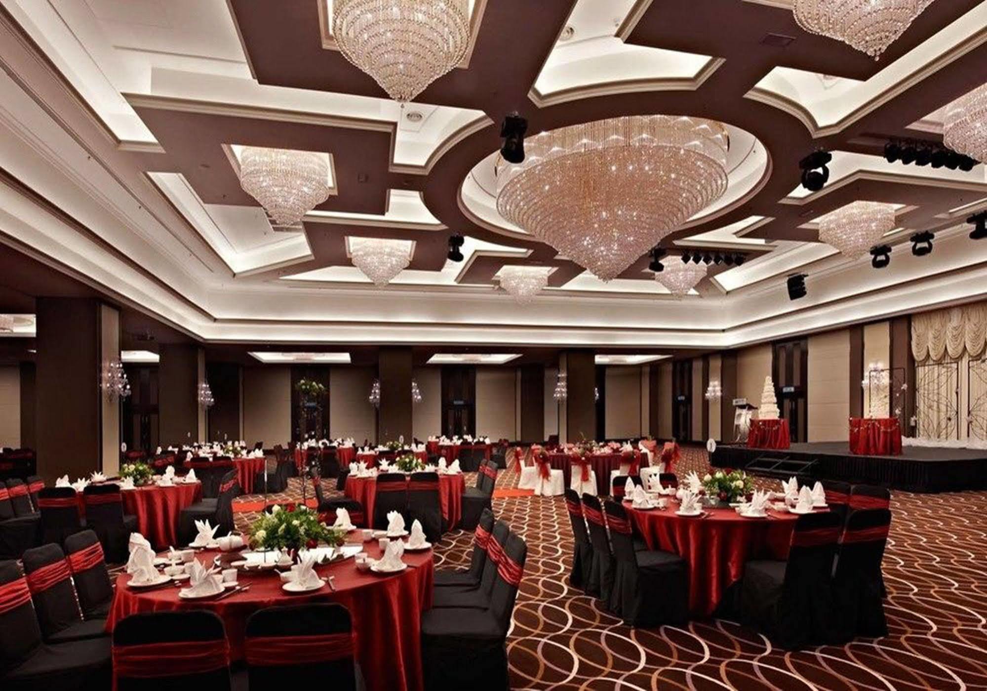 Hatten Hotel Melaka Экстерьер фото The ballroom of the hotel