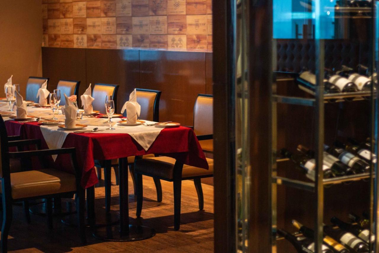 Hatten Hotel Melaka Экстерьер фото Restaurant