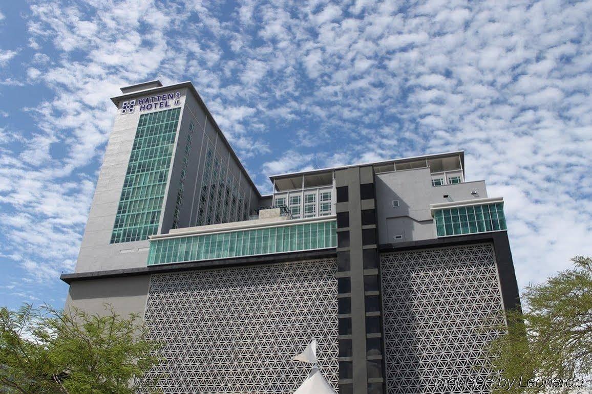 Hatten Hotel Melaka Экстерьер фото The hotel in 2015